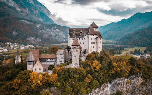 Castle against the mountain from Chrome web store to be run with OffiDocs Chromium online Castle against the mountain from Chrome web store to be run with OffiDocs Chromium online