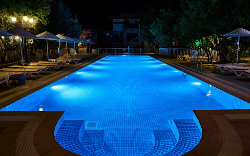 swimming pool at night from Chrome web store to be run with OffiDocs Chromium online swimming pool at night from Chrome web store to be run with OffiDocs Chromium online